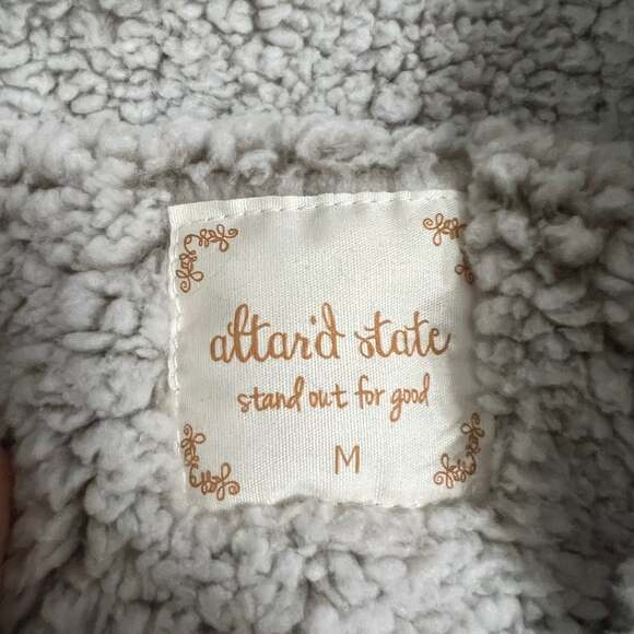 Altar’d State Women’s Sherpa Pullover size Medium - Picture 4 of 6